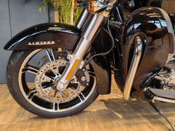 Ultra Limited, Harley-Davidson (FLHTK) Vivid Black/Chrome
