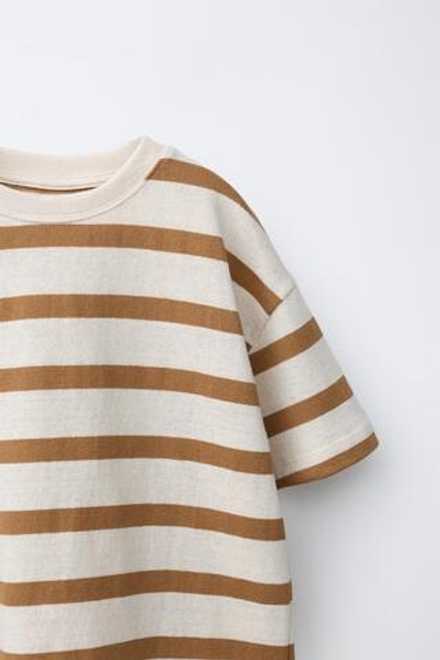 ZARA КОМПЛЕКТ ФУТБОЛКА И БЕРМУДЫ В ПОЛОСКУ, БЕЛЫЙ/КОРИЧНЕВЫЙ