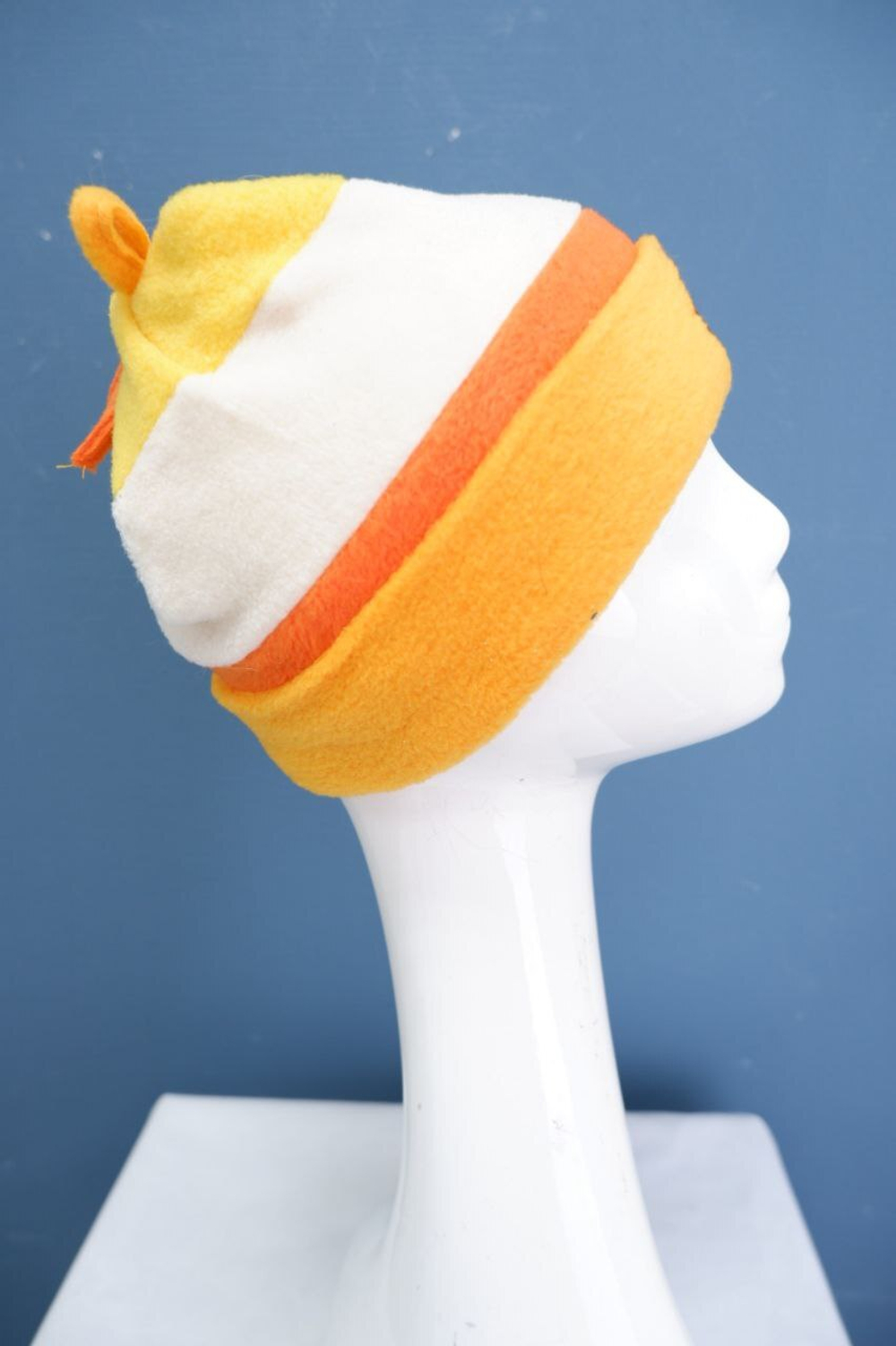 Шапка яркая