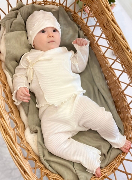 Комплект (кофточка+штанишки+шапочка)