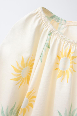 ZARA УКОРОЧЕННАЯ ФУТБОЛКА С ПРИНТОМ, ЭКРЮ