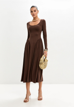 Платье с рукавами и драпировкой