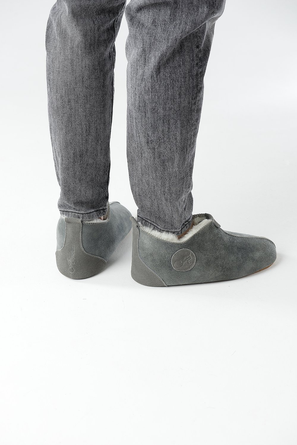 Меховые тапочки для дома