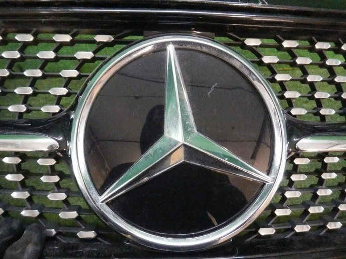 Бампер передний Mercedes E W213 20-23 AMG В сборе