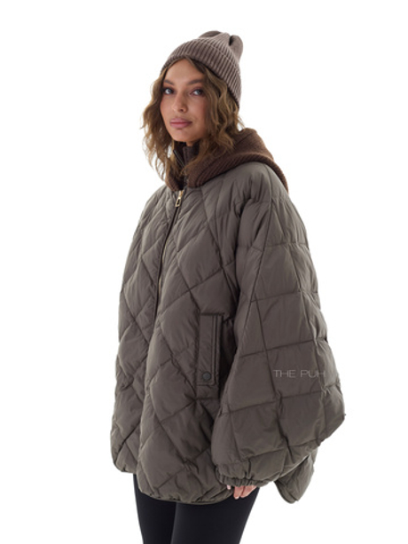 Пуховик-летучая мышь с вязаным капюшоном в цвете хаки