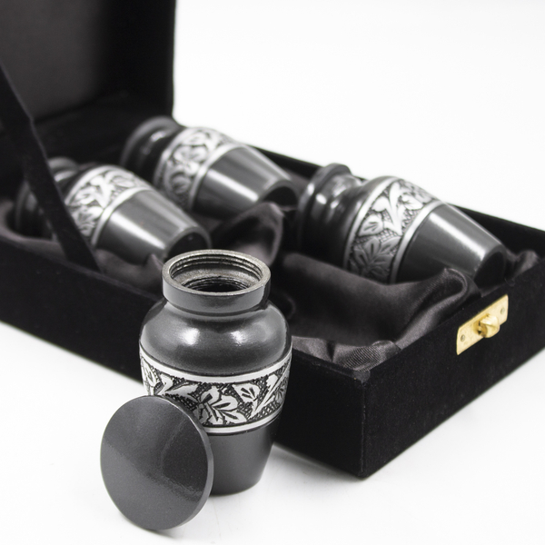 Мини-урна для деления праха металл с гравировкой черная 7 см