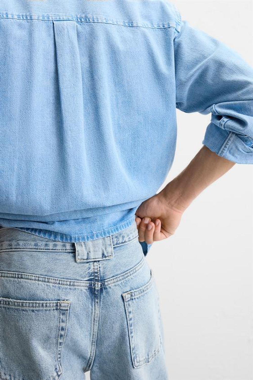 ZARA ДЖИНСЫ RELAXED FIT, СВЕТЛО-СИНИЙ