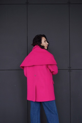 Пальто-пижак с оригинальным шарфом