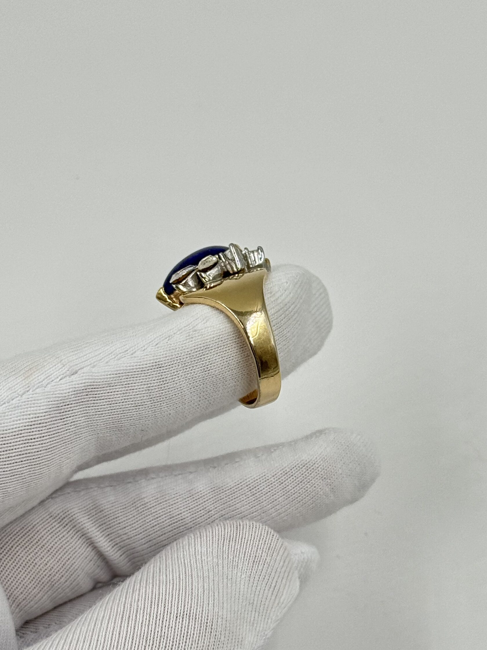 Кольцо с синим кабошоном и кристаллами