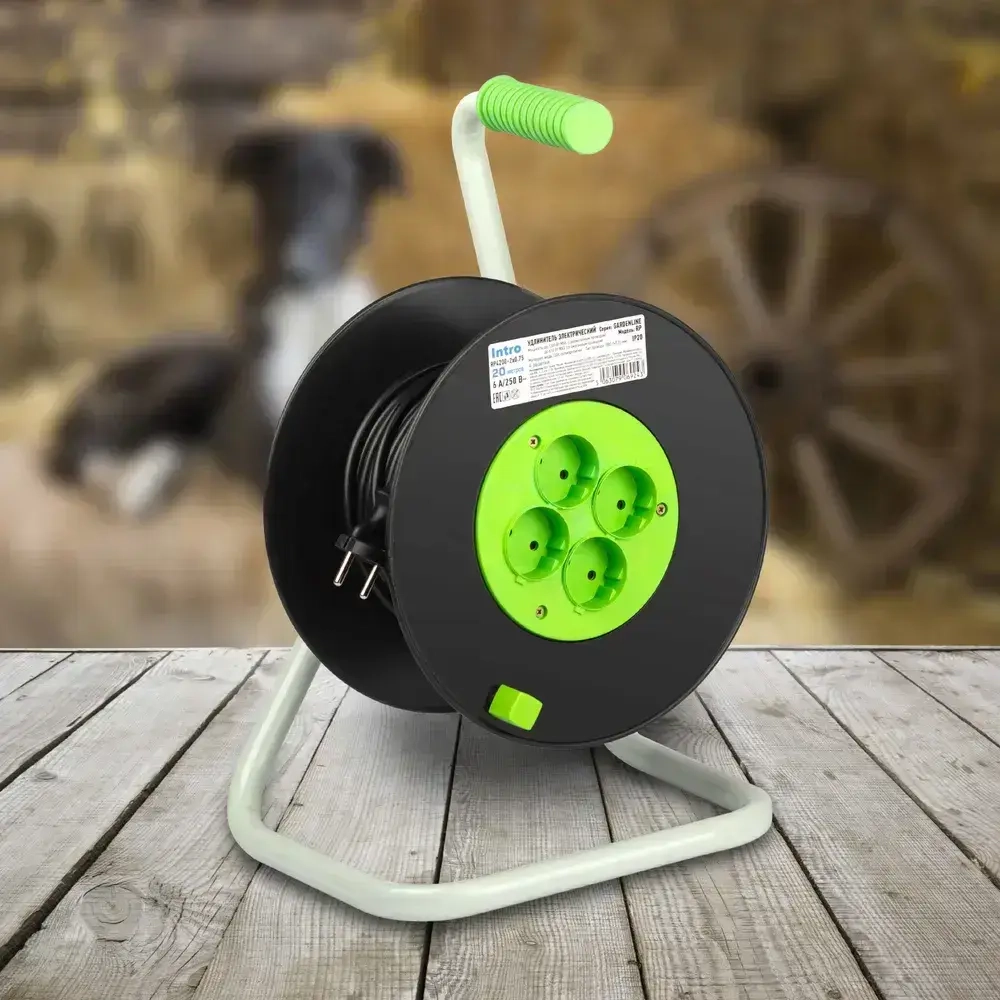 Удлинитель силовой на катушке Intro RP4200 20м без заземления 4 розетки ПВС 2х0.75мм, строительный садовый для газонокосилки и триммера