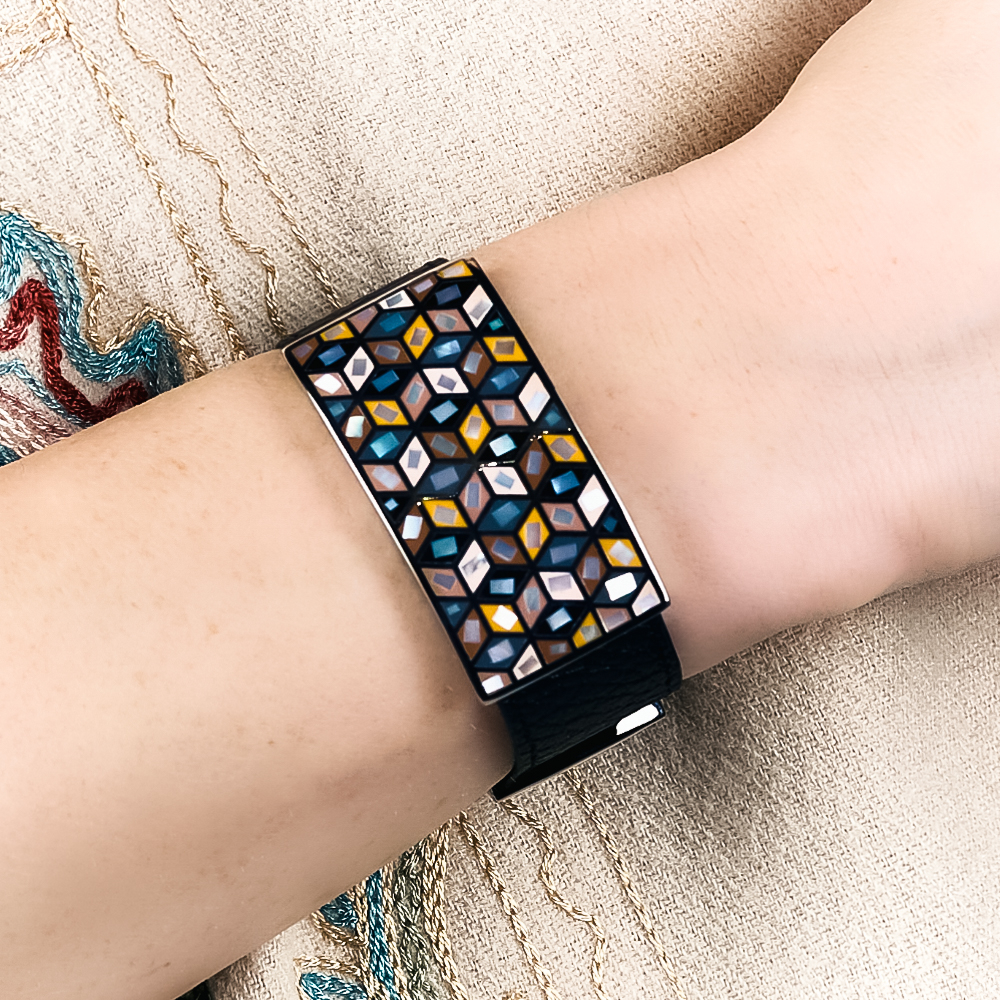 Браслет Fiore Luna на черном кожаном ремешке CB13209-4