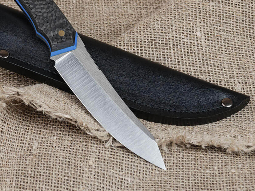 Нож для бушкрафта "Велес", сталь VG-10/Elmax, рукоять карбон (синий спейсер)