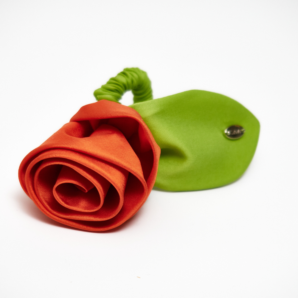 Резинка-роза оранжевая с листиком