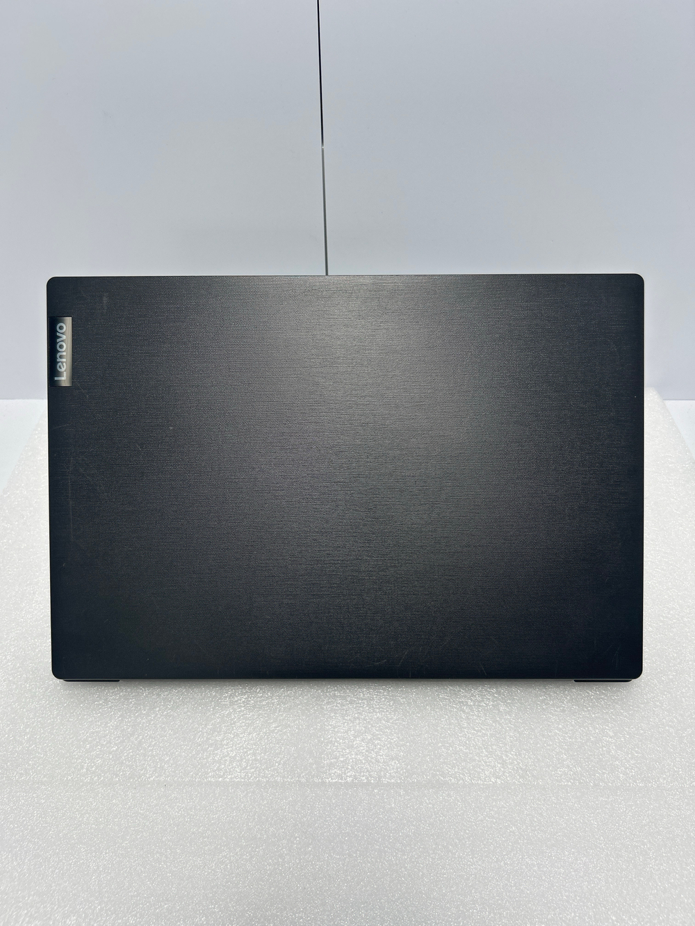 Ноутбук Lenovo V15 IGL 15.6"/Intel Pentium Silver N5030/RAM 4GB/SSD 256GB/Intel UHD Graphics 605/1366x768/TN/Windows 10/Подсветка кл-ры: нет/Серый. Состояние: Уценка/дефект корпуса/ царапины на матрице