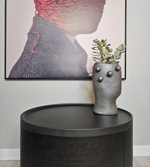 Прикроватная тумбочка Onda с двумя ящиками, черная