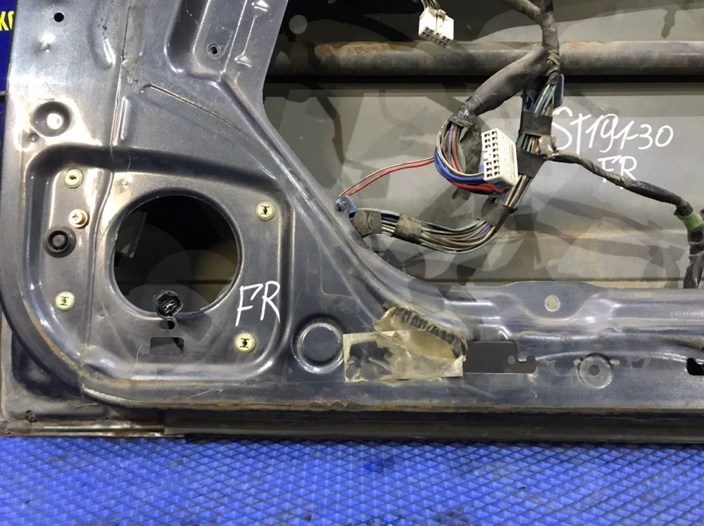 Дверь передняя правая TOYOTA CORONA 1993