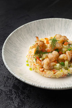 Салат Оливье с креветками