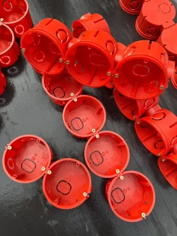 Коробка подрозетник с/у в бетон красный 68х42 (30 шт)