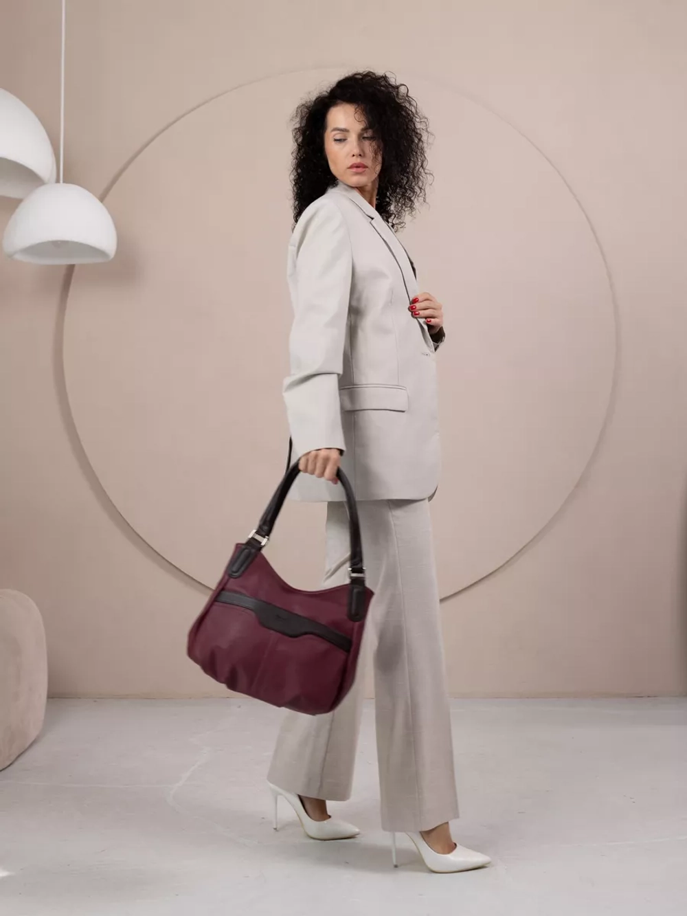 Сумка через плечо средняя классическая