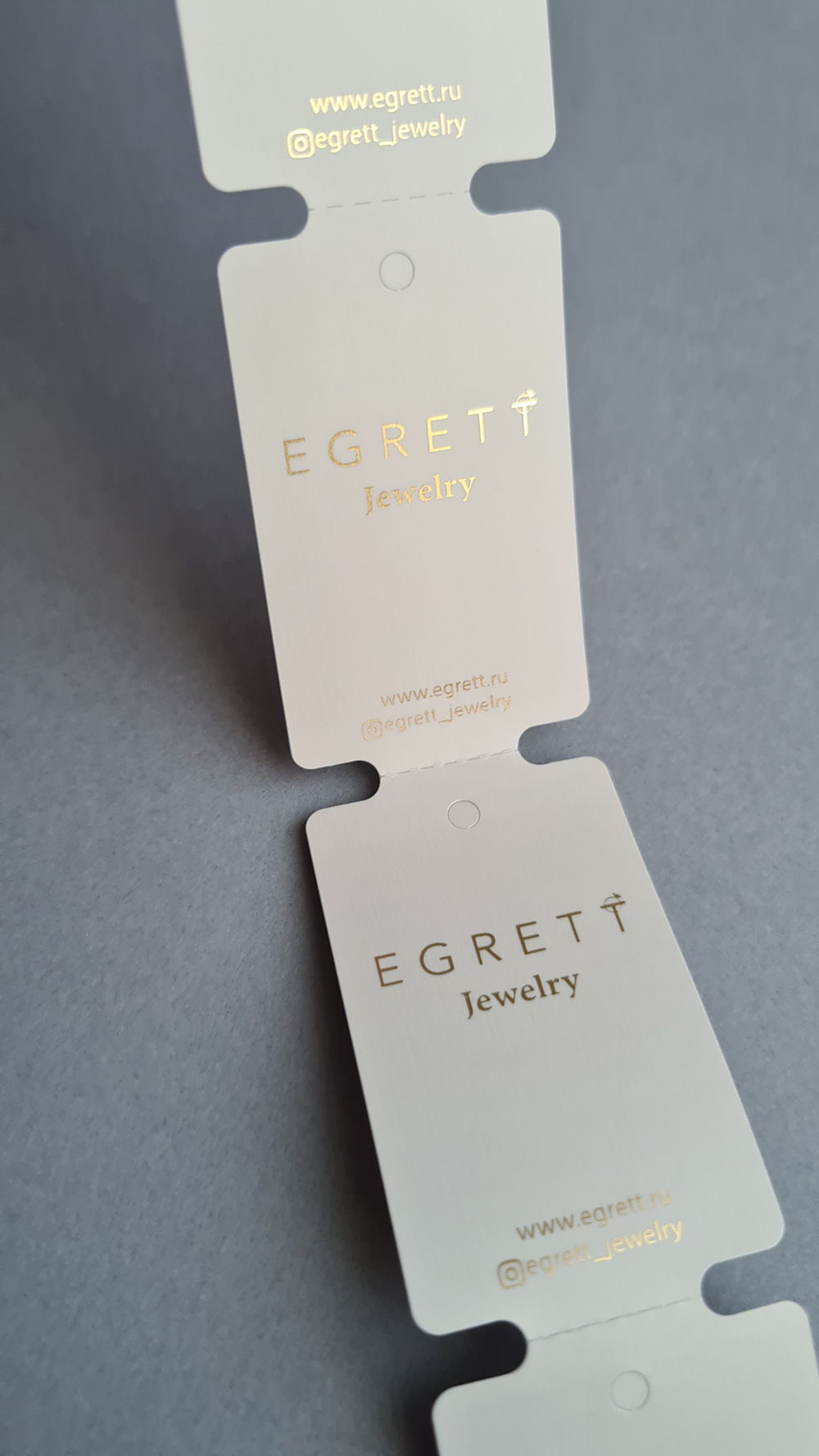 Светло-серые бирки 30*50,8 мм. печать золотым