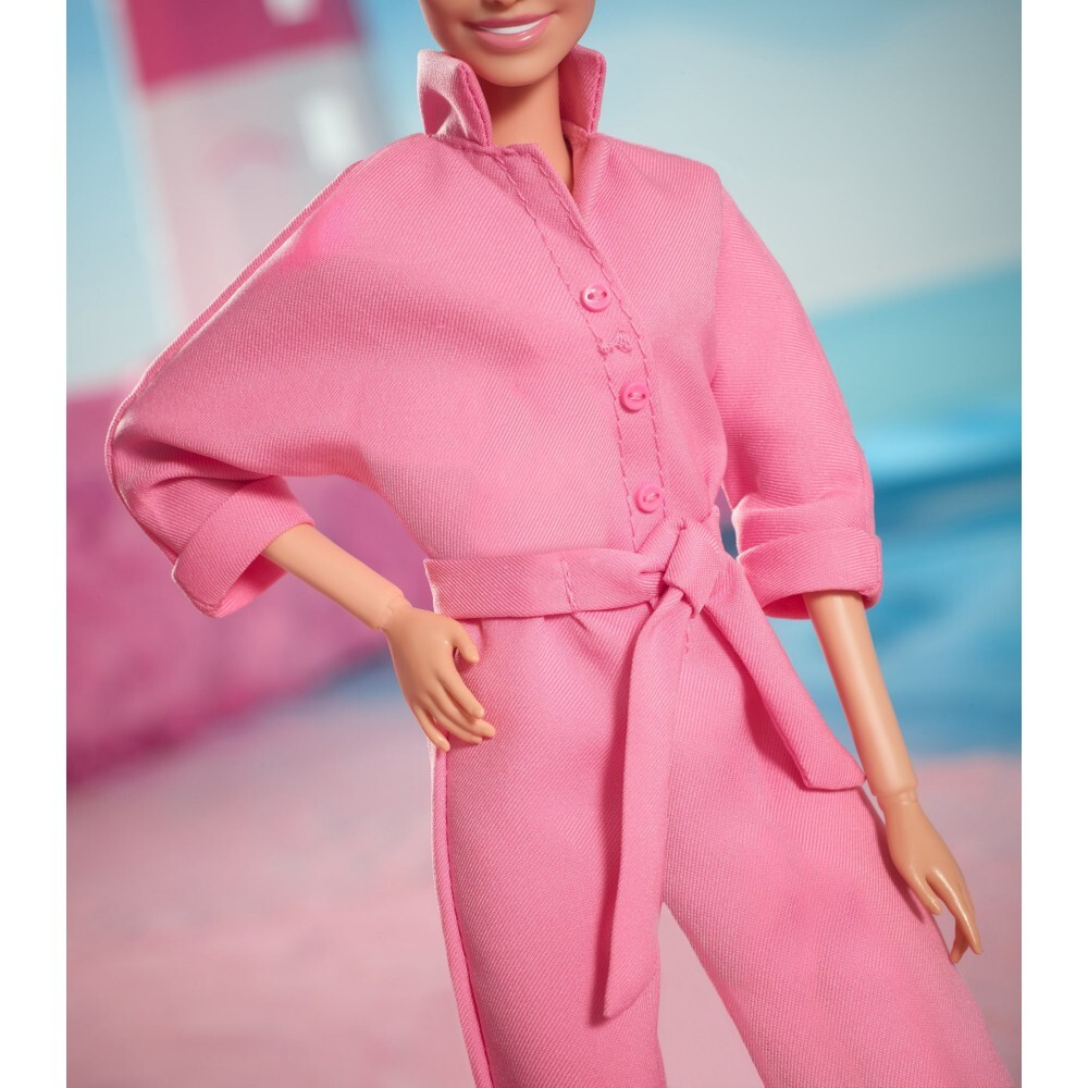 Barbie Signature - Марго Робби в роли Барби (розовый комбинезон) HRF29 / артикул   HRF29  / GTIN 194735174522