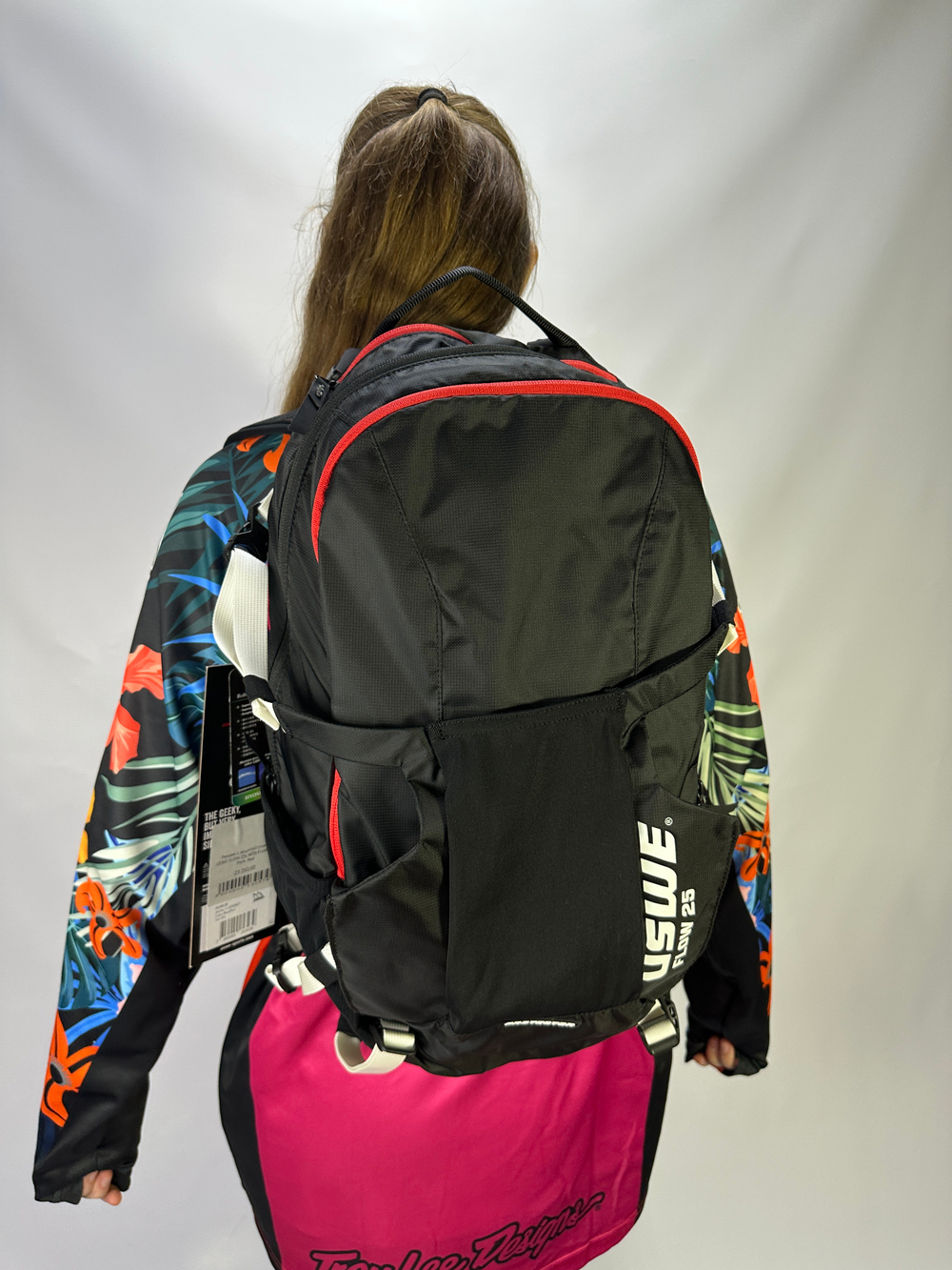 Рюкзак с защитой спины USWE FLOW 16L MTB Protector Pack, Red