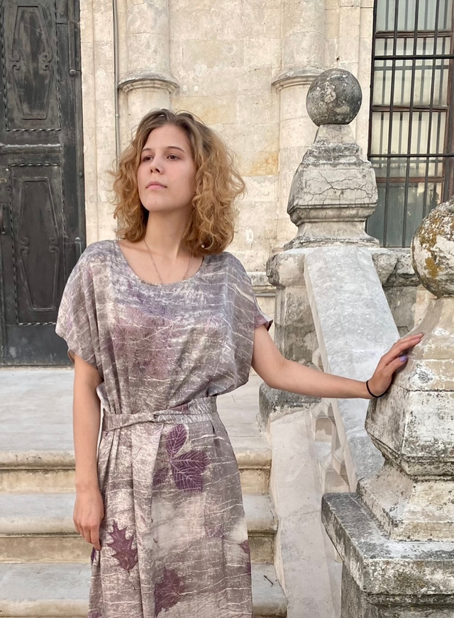 Платье из атласного шёлка «Талые воды», экопринт