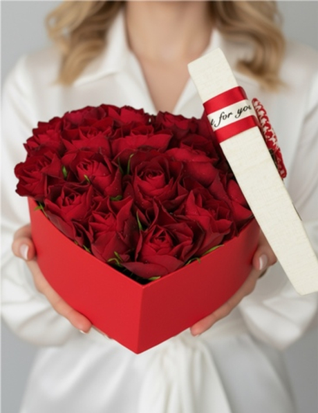 Цветы коробке сердце Амура