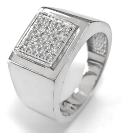 Ювелирное кольцо из серебра с фианитами