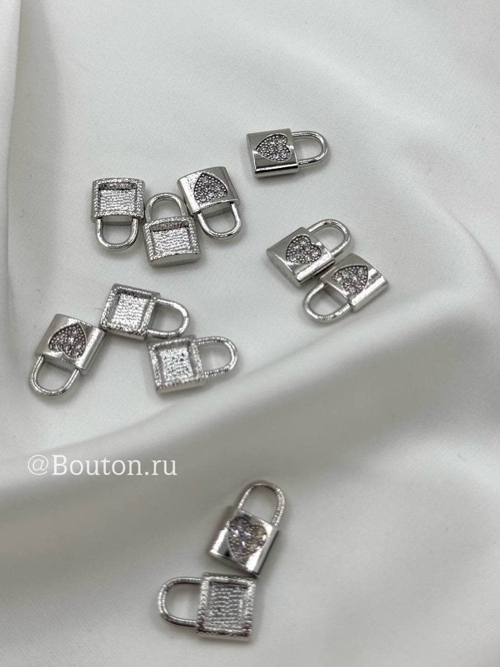 Подвеска серебристая "Замок с сердечком в стразах"