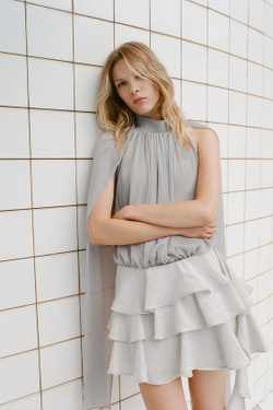 ZARA МИНИ-ЮБКА С АСИММЕТРИЧНЫМИ ВОЛАНАМИ, СЕРЕБРИСТЫЙ