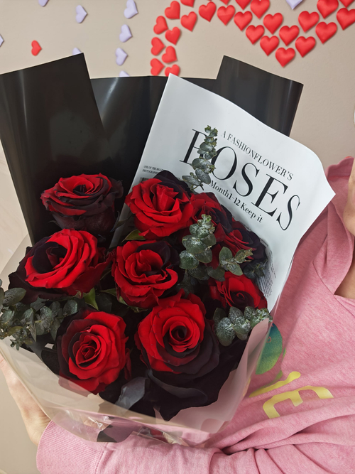 Моно букет из красно черных роз