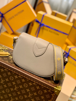 Louis Vuitton Pont 9 Soft MM