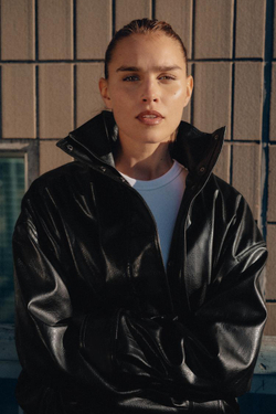 ZARA КУРТКА ИЗ ИСКУССТВЕННОЙ КОЖИ ОБЪЕМНОГО КРОЯ, ЧЕРНЫЙ