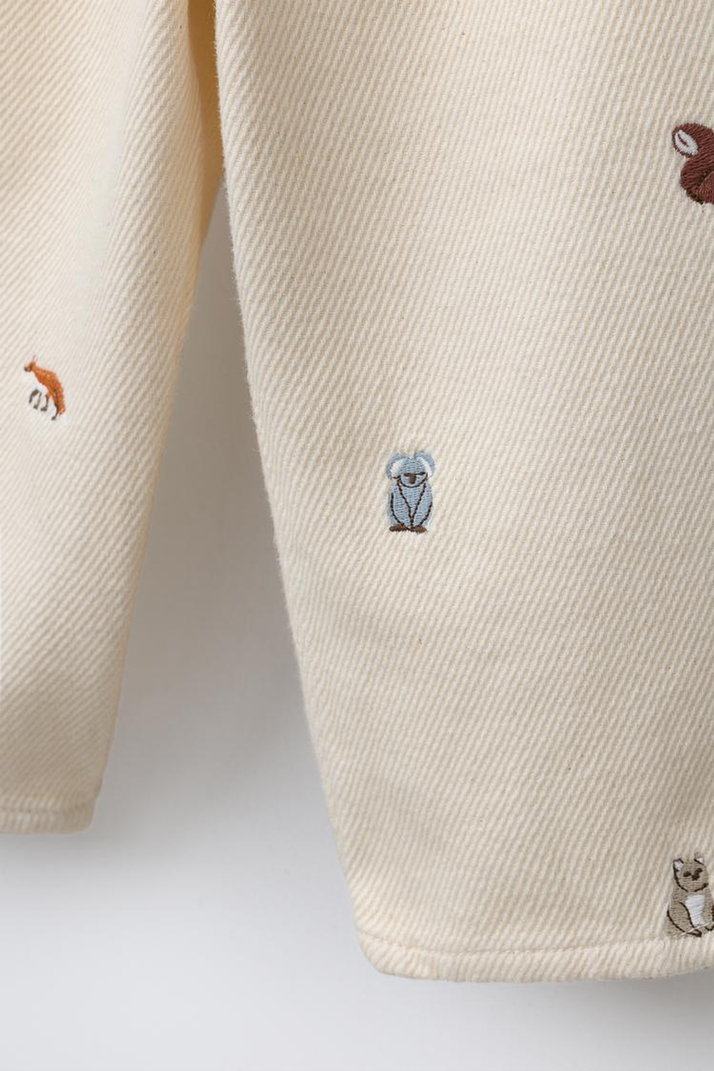 ZARA БРЮКИ BAGGY SOFT TOUCH С ВЫШИВКОЙ В ВИДЕ ЖИВОТНЫХ, ЭКРЮ