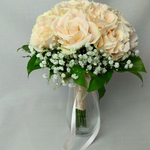 Букет невесты размер L из роз цвета Шампань 15 шт, монжеты из белой гипсофилы и зелени