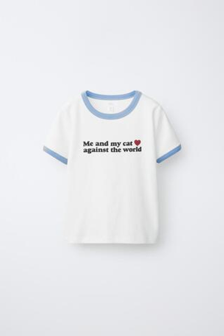 ZARA ФУТБОЛКА В РУБЧИК С КОНТРАСТНЫМ ТЕКСТОМ, ПАСТЕЛЬНО-СИНИЙ