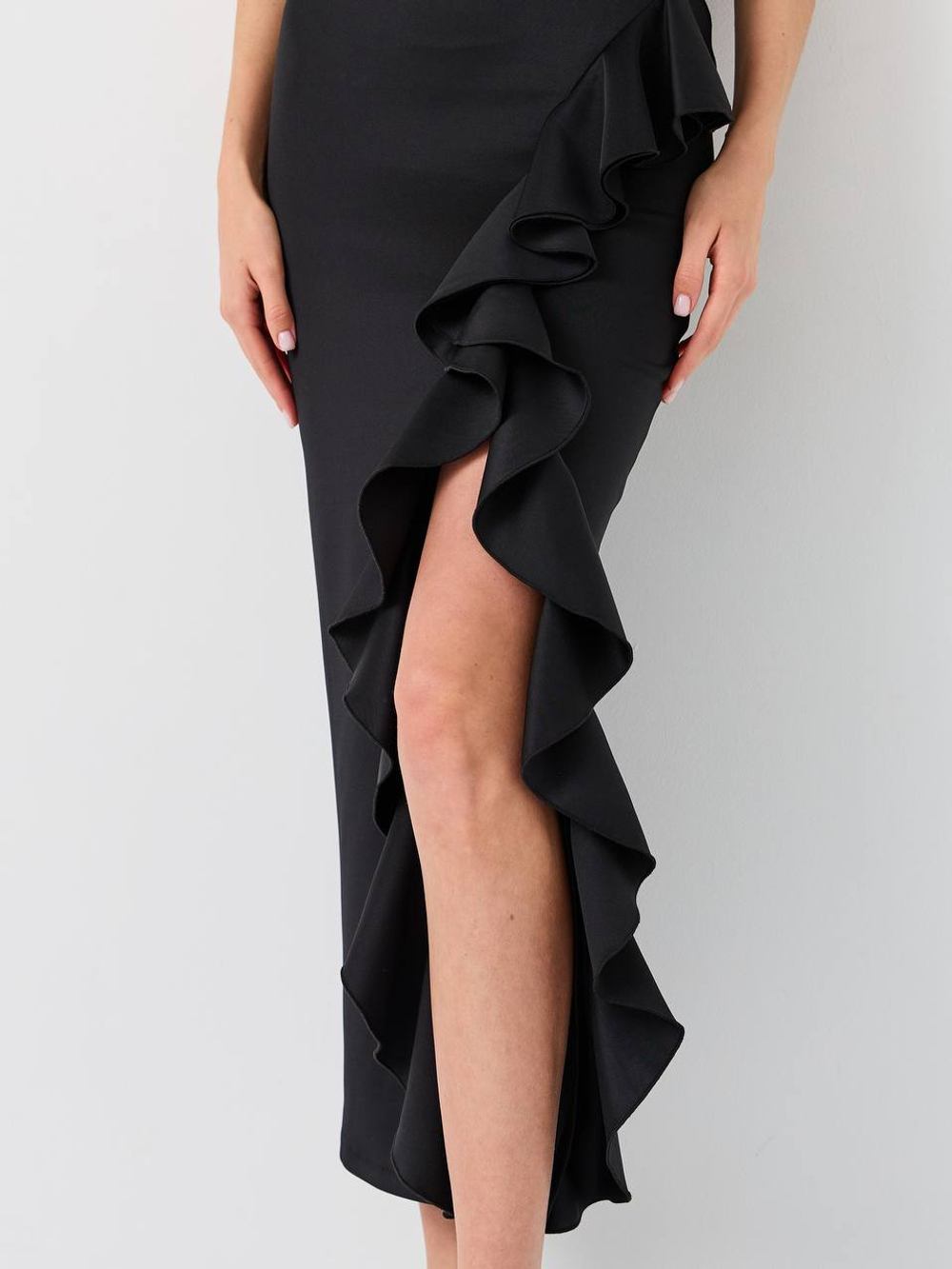 Платье длинное с воланом