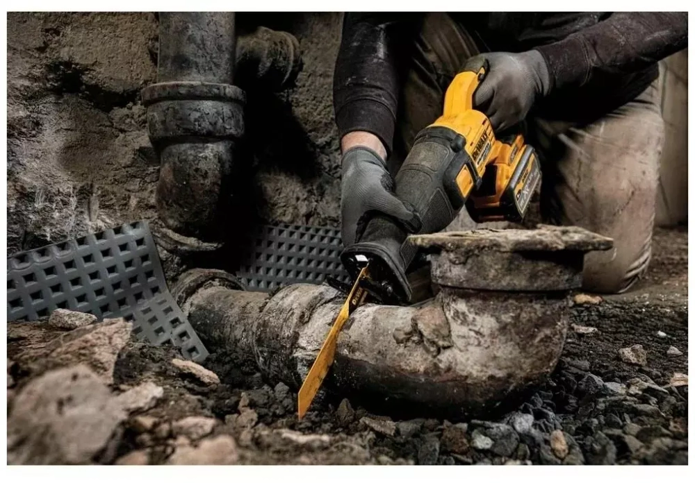 Сабельная пила DeWALT DCS389N-XJ