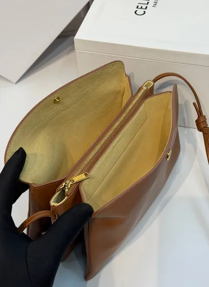 Сумка CELINE TRIO FLAP IN SMOOTH LAMBSKIN