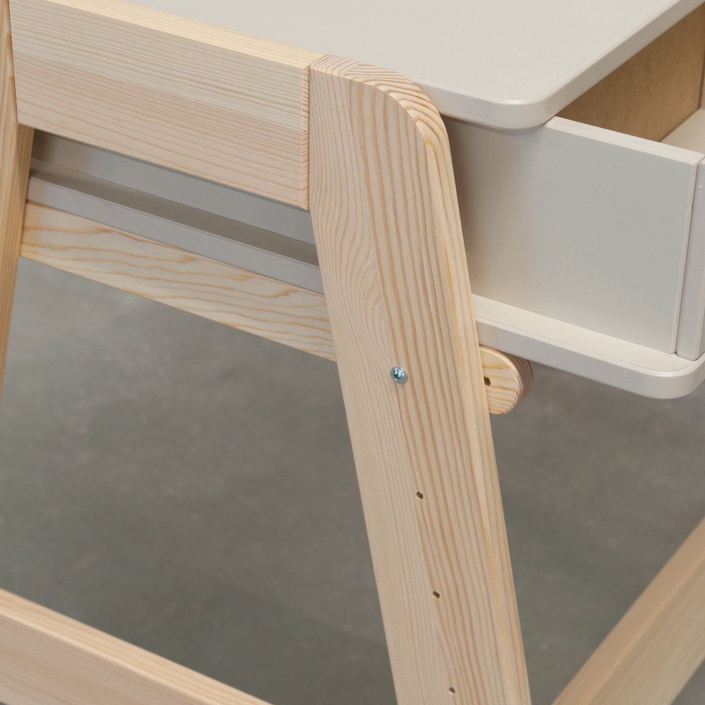 Стол письменный детский Чек / парта для школьника растущая, цвет бежевый