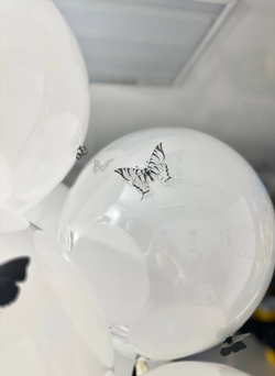 Белые воздушные шары с бабочками №2003