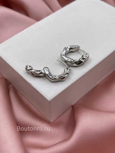 Серьги кольца серебристые мятые