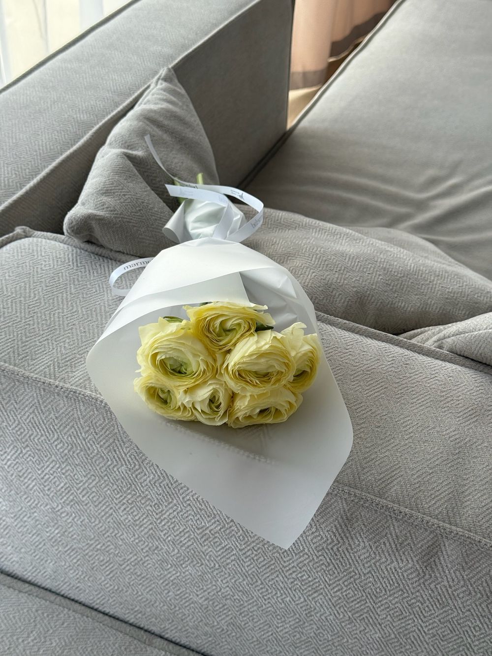 Букет моно с ранункулюсами