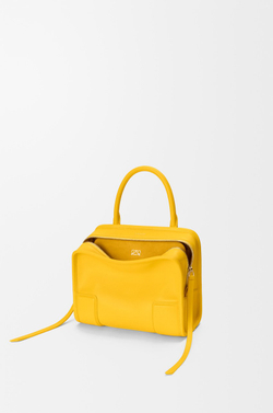 Loewe Маленькая сумка Amazona 180 из мягкой телячьей кожи, желтый