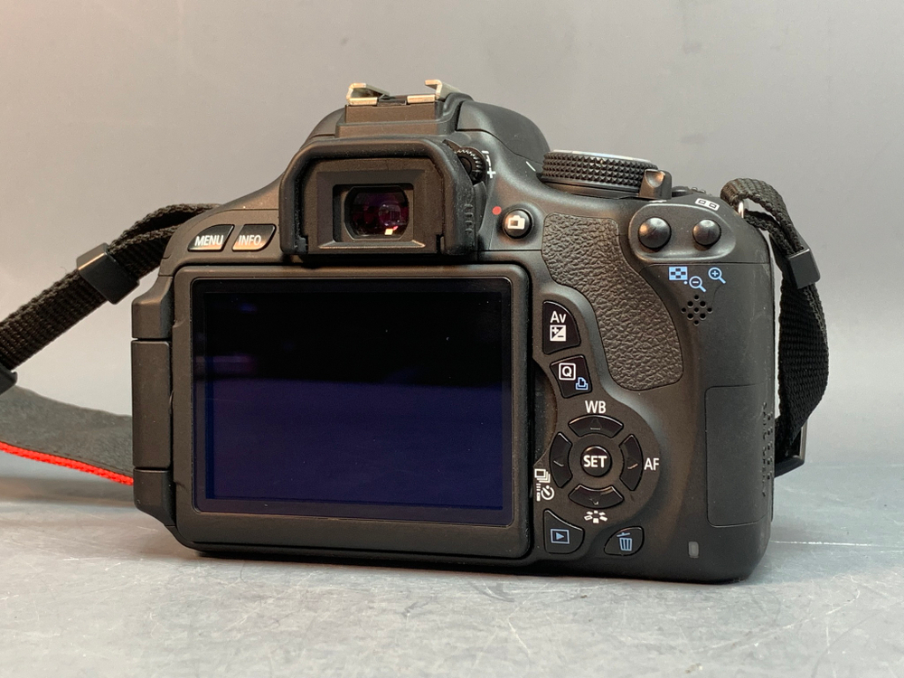 Canon 600d Kit 18-55mm 855 кадров