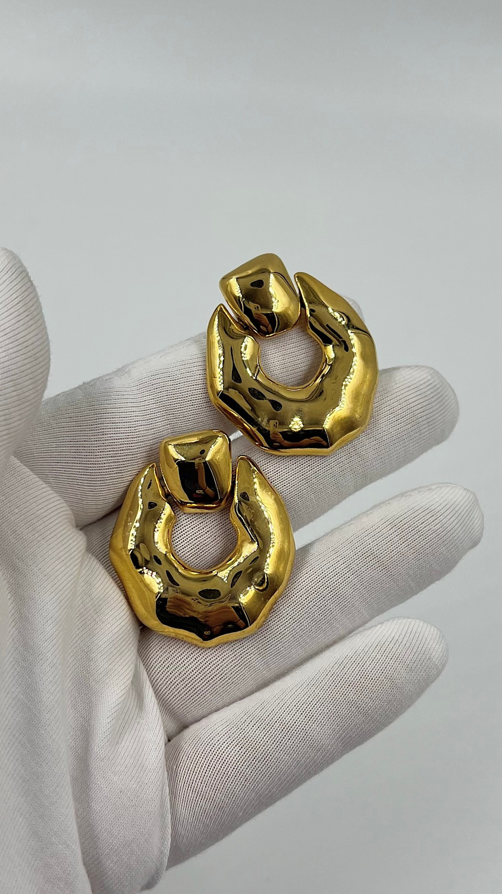 Серьги в стиле door knocker