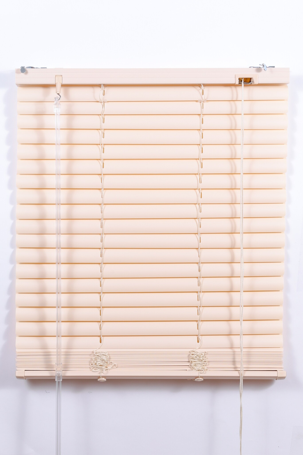 Жалюзи пластиковые, бежевый