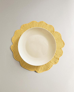 ZARA HOME СТЕГАНАЯ ПОДСТАВКА ПОД ПРИБОРЫ В ФОРМЕ ЦВЕТКА, ЖЕЛТЫЙ