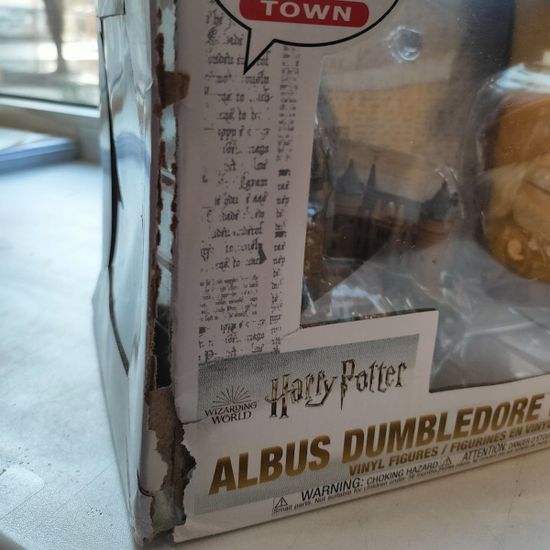 Фигурка Funko POP! Town Harry Potter Anniversary Albus Dumbledore with Hogwarts 57369 (уценка)